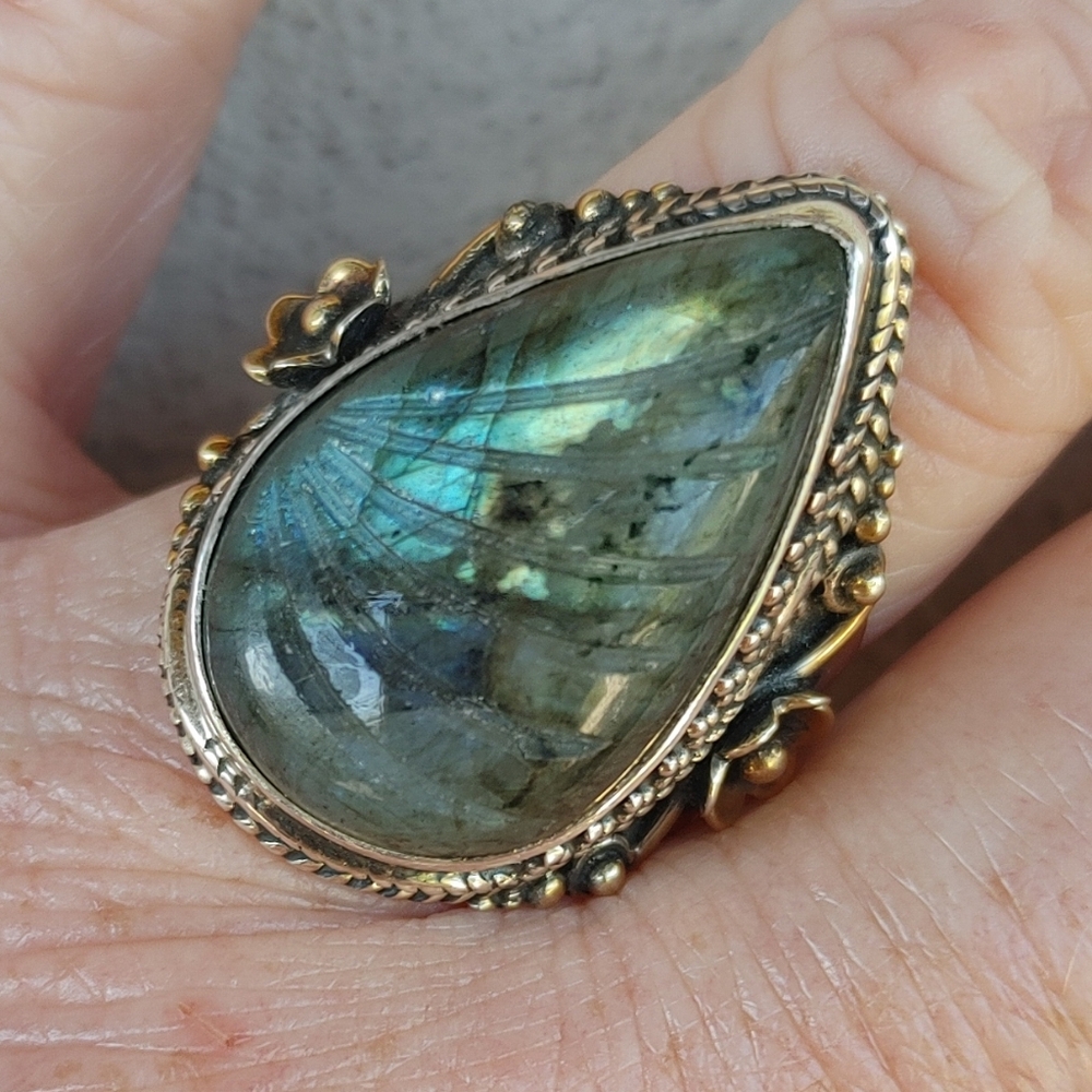 Carved Labradorite Gemstone Ring in 925 Sterling Silver (9) - Picture 4 of 12